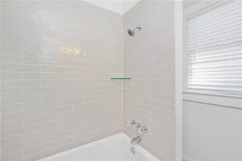 Bath - 1958 Myrtle Ave, Mobile, AL 36606 photo 3 of 5