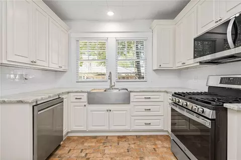 Kitchen - 1958 Myrtle Ave, Mobile, AL 36606 photo 3 of 3