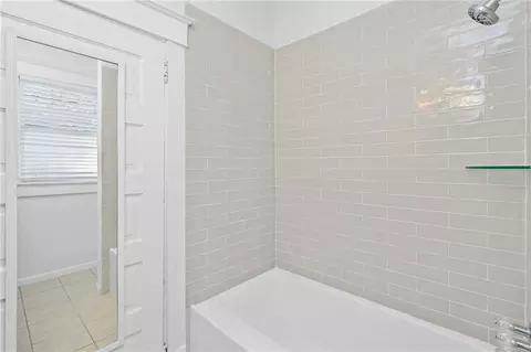 Bath - 1958 Myrtle Ave, Mobile, AL 36606 photo 2 of 5