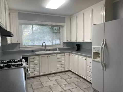 Kitchen - 2950 Riverside Dr, Mobile, AL 36605 photo 2 of 4