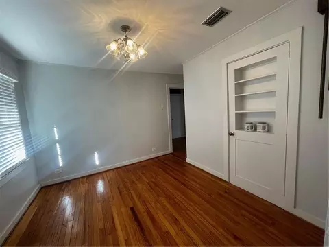 Living - 2950 Riverside Dr, Mobile, AL 36605 photo 5 of 7