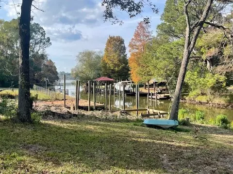 View/Area - 2950 Riverside Dr, Mobile, AL 36605 photo 2 of 3