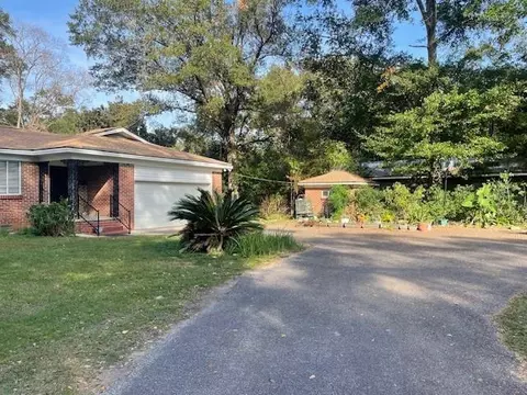 Exterior - 2950 Riverside Dr, Mobile, AL 36605 photo 7 of 10