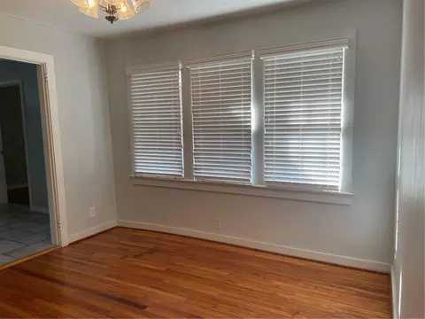 Living - 2950 Riverside Dr, Mobile, AL 36605 photo 6 of 7