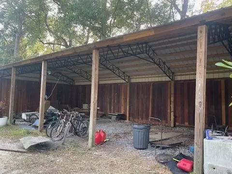 Exterior - 2950 Riverside Dr, Mobile, AL 36605 photo 8 of 10