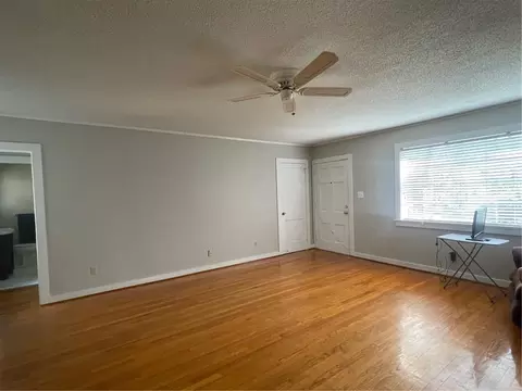 Living - 2950 Riverside Dr, Mobile, AL 36605 photo 2 of 7