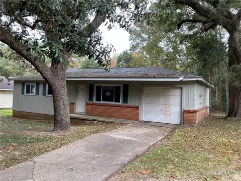 Exterior - 2001 Ostrom Dr, Mobile, AL 36605 photo 2 of 3