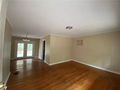 Living - 2001 Ostrom Dr, Mobile, AL 36605 photo 1 of 1