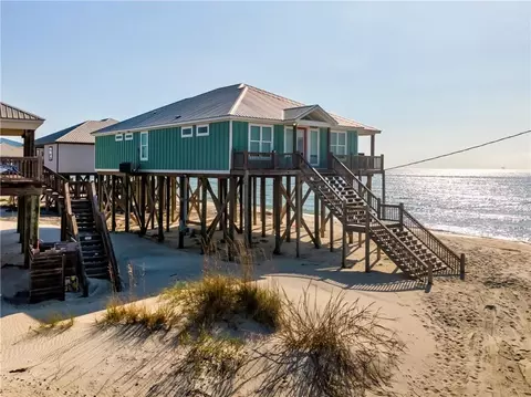 102 Tecumseh Ct, Dauphin Island, AL 36528