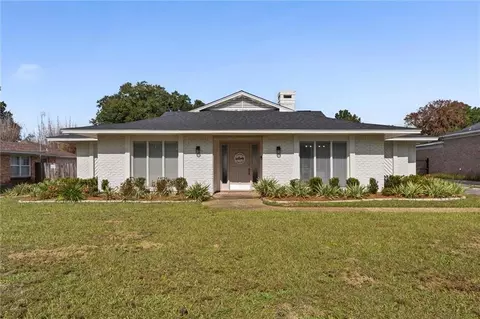 6608 Chimney Top Dr N, Mobile, AL 36695