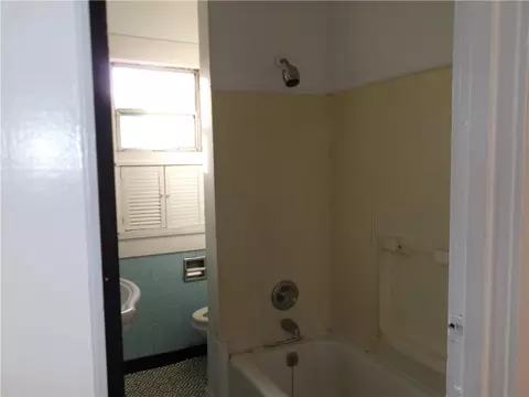 Bath - 1706 Lomeroy St, Mobile, AL 36604 photo 2 of 2