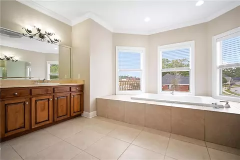 Bath - 5533 River Landing Dr, Mobile, AL 36619 photo 2 of 5