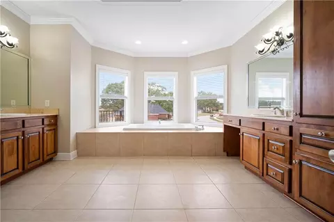 Bath - 5533 River Landing Dr, Mobile, AL 36619 photo 1 of 5