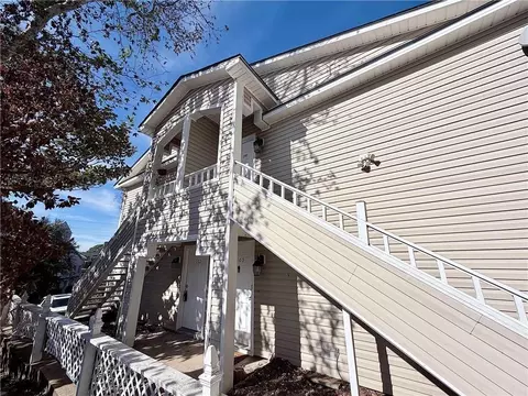 110 5th St #203C, Daphne, AL 36526