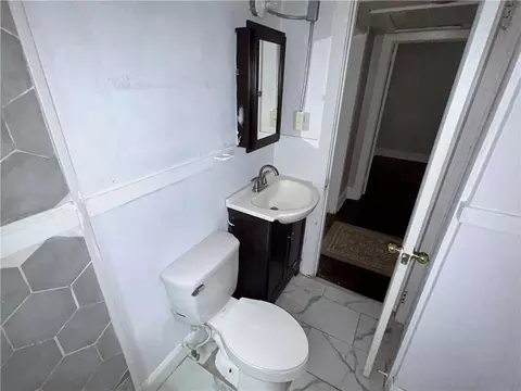 Bath - 511 Avondale Ct, Mobile, AL 36617 photo 2 of 6