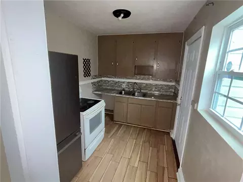 Kitchen - 511 Avondale Ct, Mobile, AL 36617 photo 1 of 2