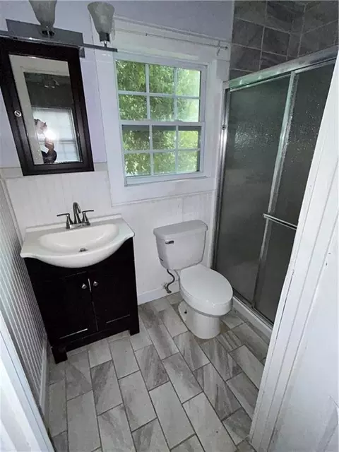 Bath - 511 Avondale Ct, Mobile, AL 36617 photo 4 of 6