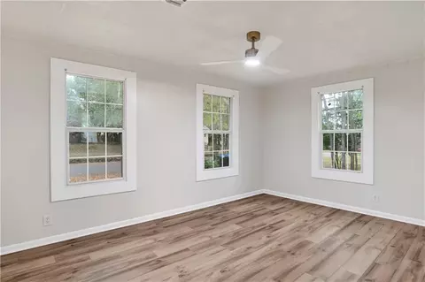 Living - 322 2nd St, Chickasaw, AL 36611 photo 4 of 4