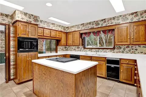 Kitchen - 7820 Fordham Rd, Mobile, AL 36619 photo 2 of 8