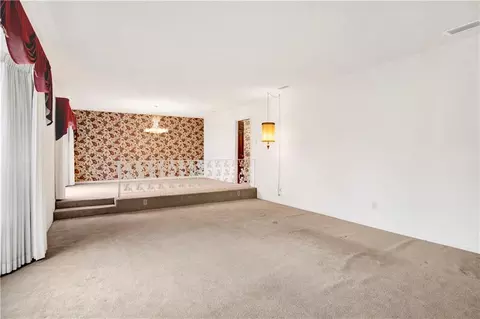 Living - 7820 Fordham Rd, Mobile, AL 36619 photo 3 of 17