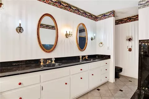 Bath - 7820 Fordham Rd, Mobile, AL 36619 photo 3 of 11
