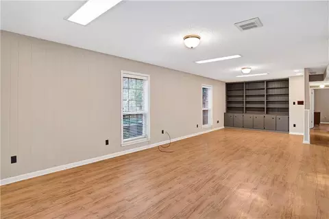 Living - 7820 Fordham Rd, Mobile, AL 36619 photo 15 of 17