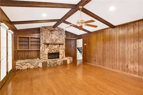 Living - 7820 Fordham Rd, Mobile, AL 36619 photo 8 of 17
