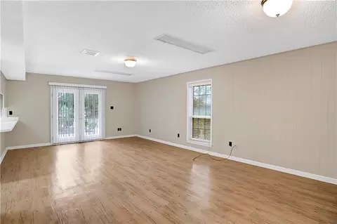 Living - 7820 Fordham Rd, Mobile, AL 36619 photo 16 of 17