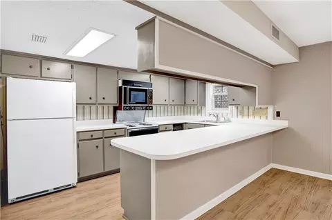 Kitchen - 7820 Fordham Rd, Mobile, AL 36619 photo 5 of 8
