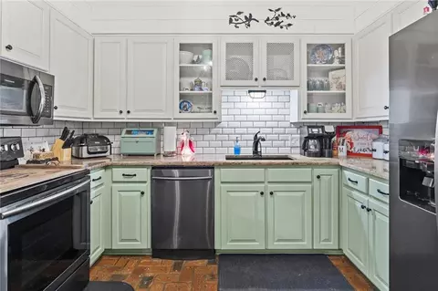 Kitchen - 1291 Carson Rd W, Mobile, AL 36695 photo 2 of 4