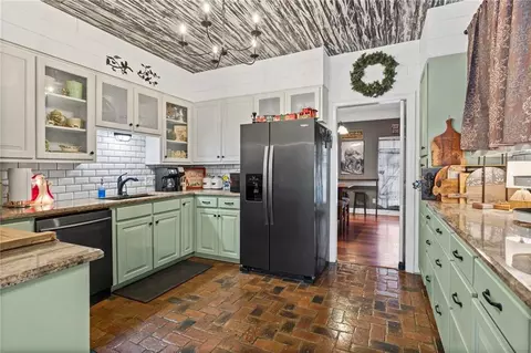 Kitchen - 1291 Carson Rd W, Mobile, AL 36695 photo 3 of 4
