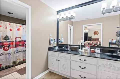 Bath - 1291 Carson Rd W, Mobile, AL 36695 photo 1 of 3
