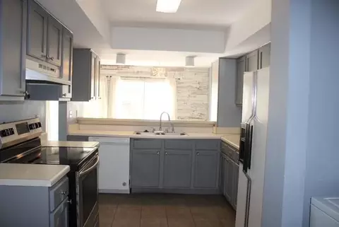 Kitchen - 6701 Dickens Ferry Rd #88, Mobile, AL 36608 photo 2 of 3