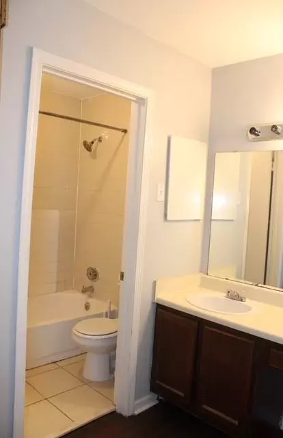 Bath - 6701 Dickens Ferry Rd #88, Mobile, AL 36608 photo 1 of 2
