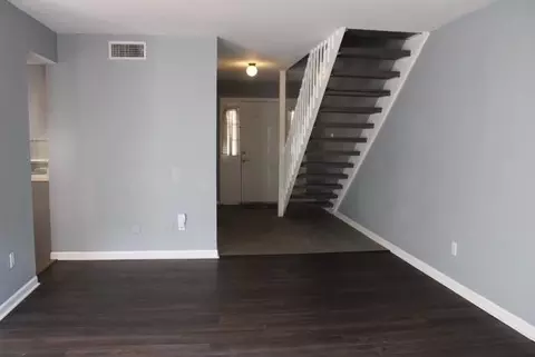 Living - 6701 Dickens Ferry Rd #88, Mobile, AL 36608 photo 3 of 4