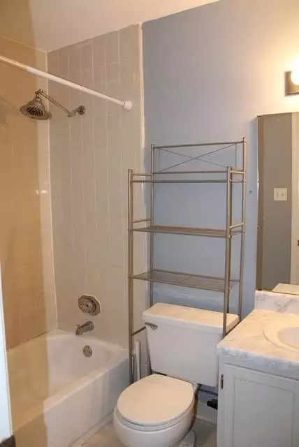Bath - 6701 Dickens Ferry Rd #88, Mobile, AL 36608 photo 2 of 2