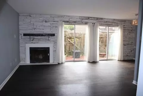 Living - 6701 Dickens Ferry Rd #88, Mobile, AL 36608 photo 1 of 4