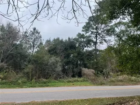 8965 Warner St W, Bayou La Batre, AL 36509