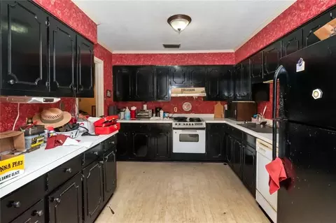 Kitchen - 21 Provident Ln, Mobile, AL 36608 photo 2 of 3