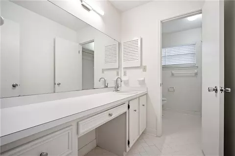 Bath - 1586 Regency Dr, Mobile, AL 36693 photo 1 of 3