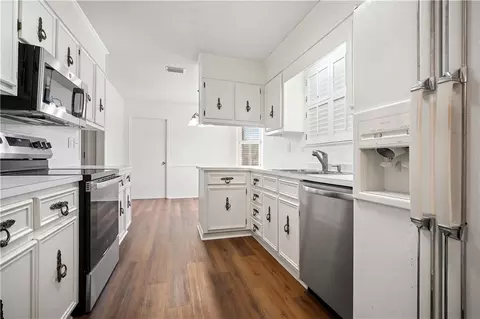 Kitchen - 1586 Regency Dr, Mobile, AL 36693 photo 3 of 3