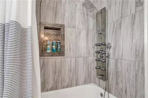 Bath - 214 Upham St #7A, Mobile, AL 36607 photo 2 of 2