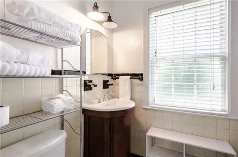 Bath - 214 Upham St #7C, Mobile, AL 36607 photo 1 of 1