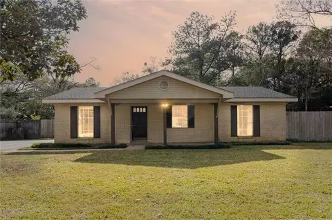 3805 Hilton Dr, Mobile, AL 36693