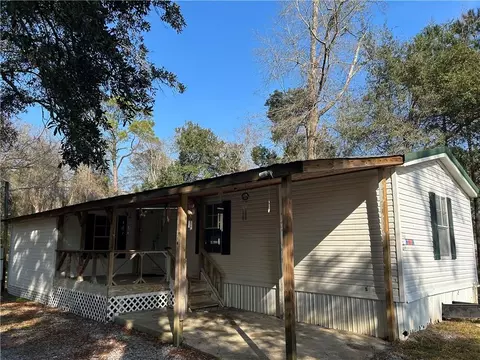8420 Rabby St E, Bayou La Batre, AL 36509