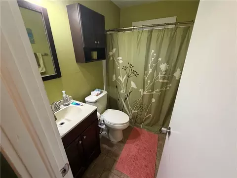 Bath - 3316 Anson Ct, Mobile, AL 36605 photo 1 of 2