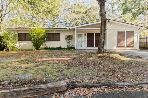 615 Dartmoor Ln, Mobile, AL 36609
