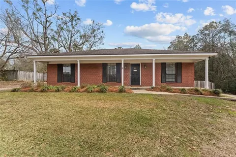 814 Deer Run Dr, Saraland, AL 36571