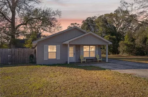 305 4th St NE, Summerdale, AL 36580