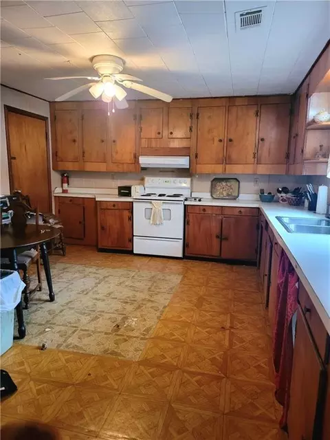 Kitchen - 3015 Cedar Crescent Dr, Mobile, AL 36605 photo 1 of 2